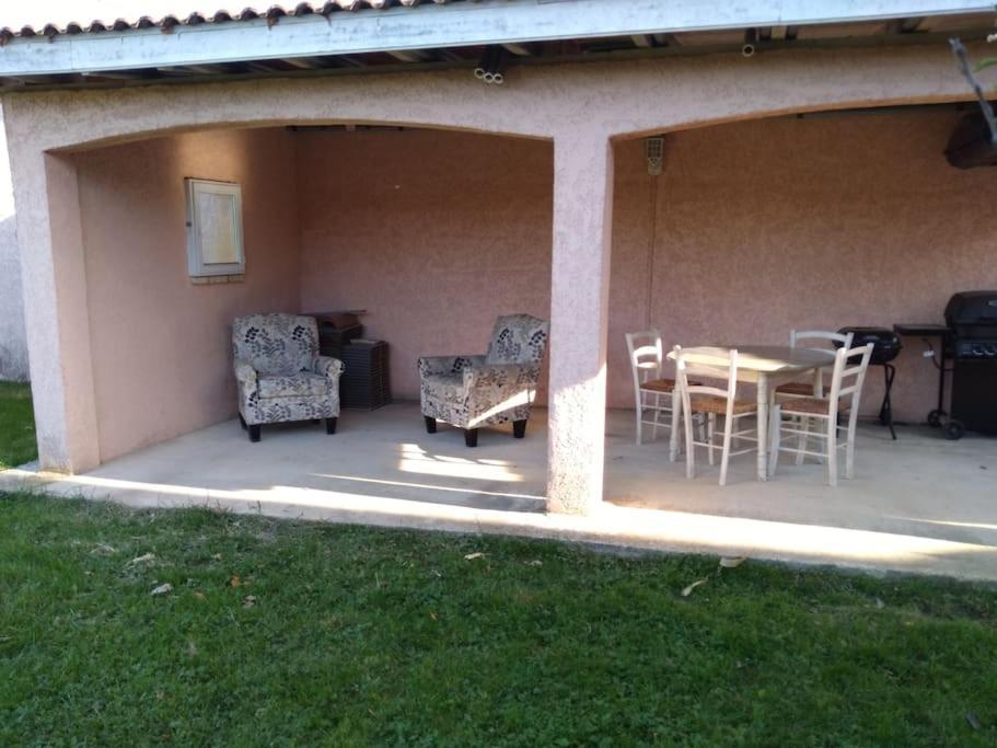 Comme A La Maison ! Chavanoz Ngoại thất bức ảnh